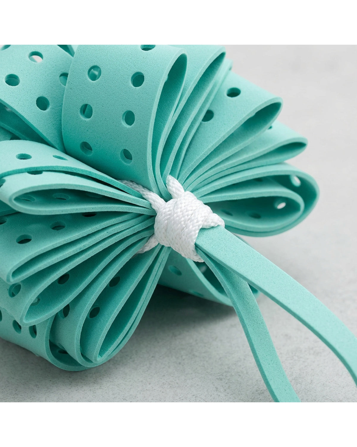 Zbwkd Perforated EVA Ribbon Bath Ball Seafoam - Detail view
